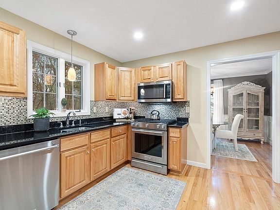 5th image of 20 Briarwood Dr