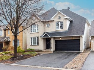 15 Whithorn Ave, Ottawa, ON K2K3B2