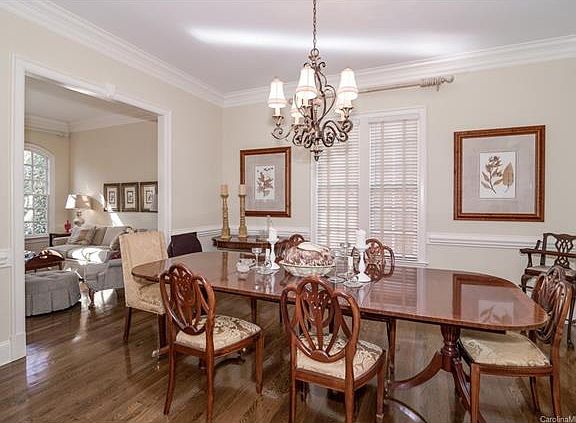 3rd image of 2514 Windsor Crescent Ct