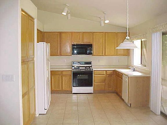 2nd image of 1129 E Raven Drive