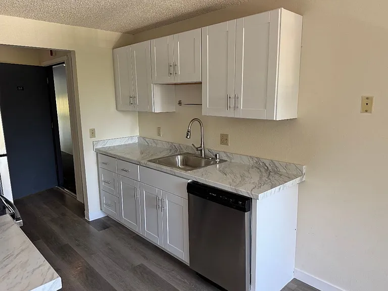 Willowbrook Apartments — Photo 20