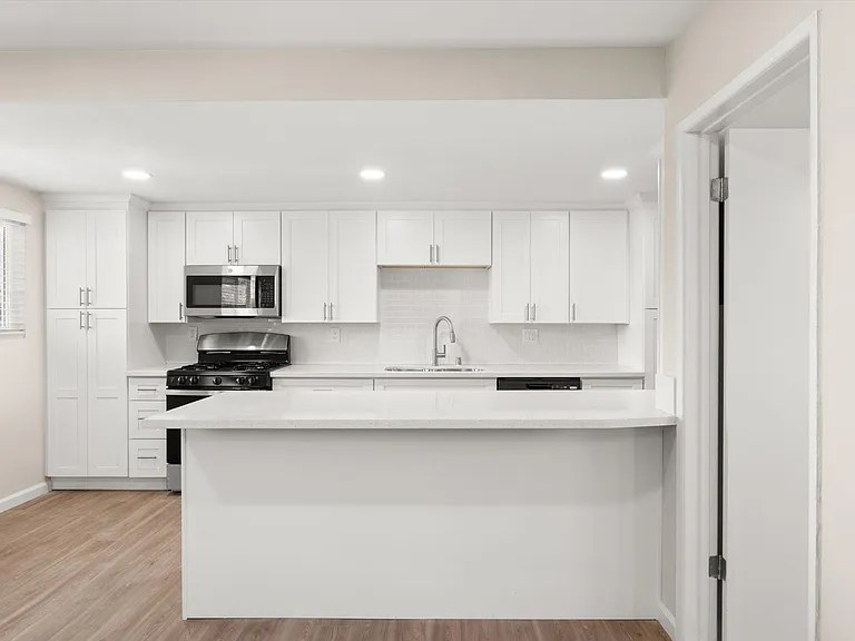Tyler Arms Apartments - Riverside, CA — Photo 5