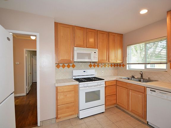 5th image of 709 Pine Dr