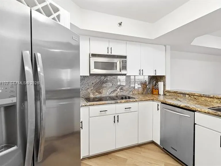6767 Collins Ave #909 — Photo 7