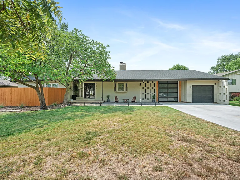 5701 E Perryton St — Photo 1