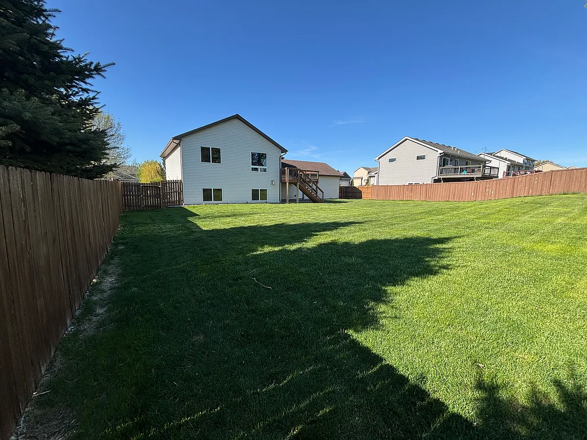 Building Photo - 386 Greenway Dr