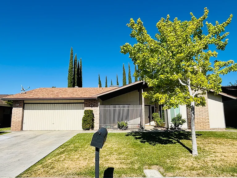 44234 Shad St — Photo 2