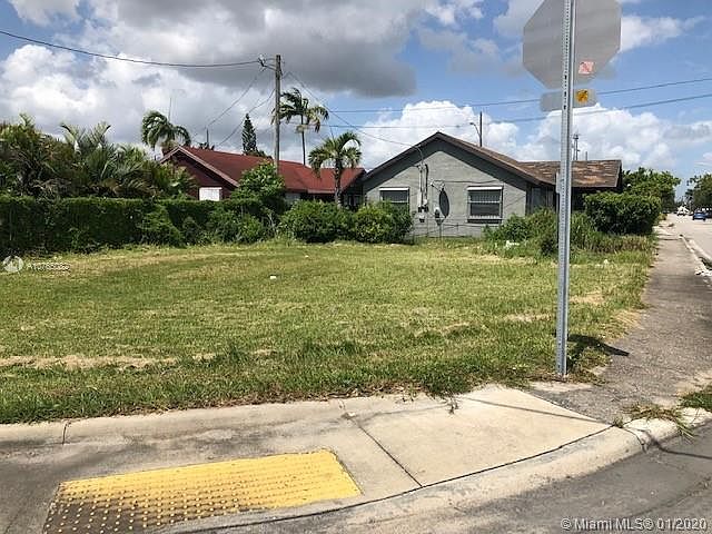 2nd image of 542 SW 4th Ave