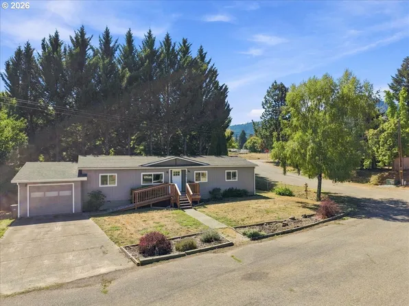 107 Gaddis Ln, Glendale, OR 97442