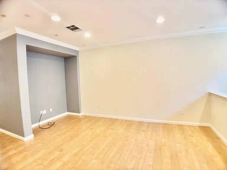 4466 Laird Cir — Photo 10