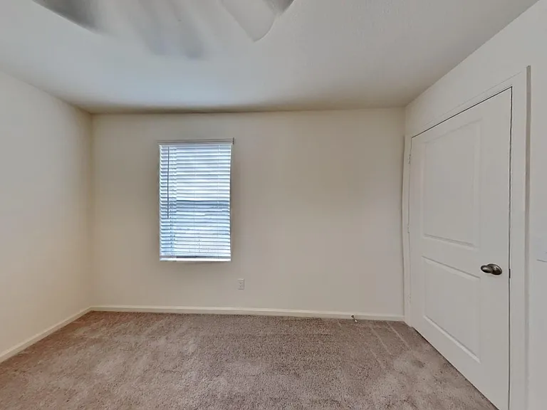 13515 Kinsman Rd — Photo 11