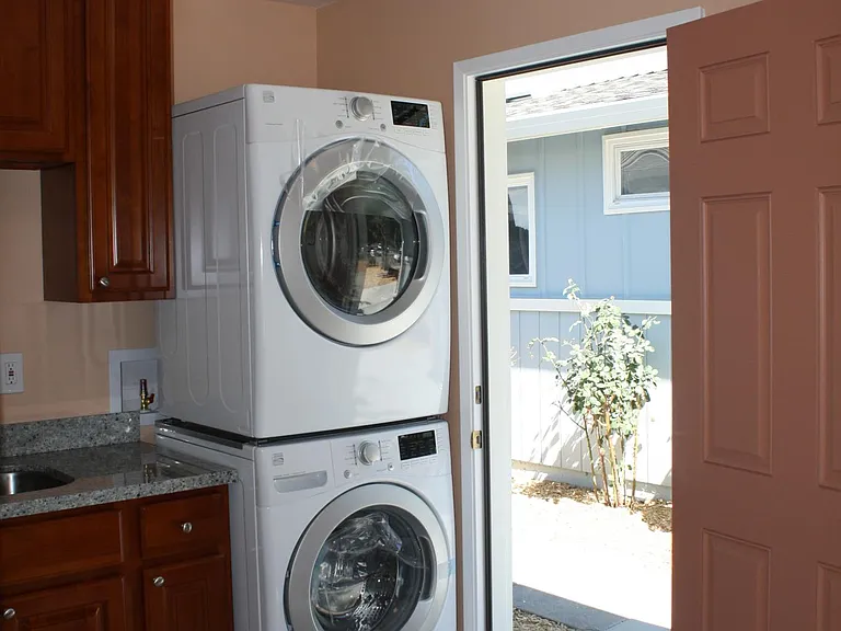 259 Selwyn Dr #B — Photo 8