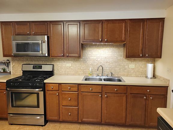 2nd image of 1920 Bristol Cir