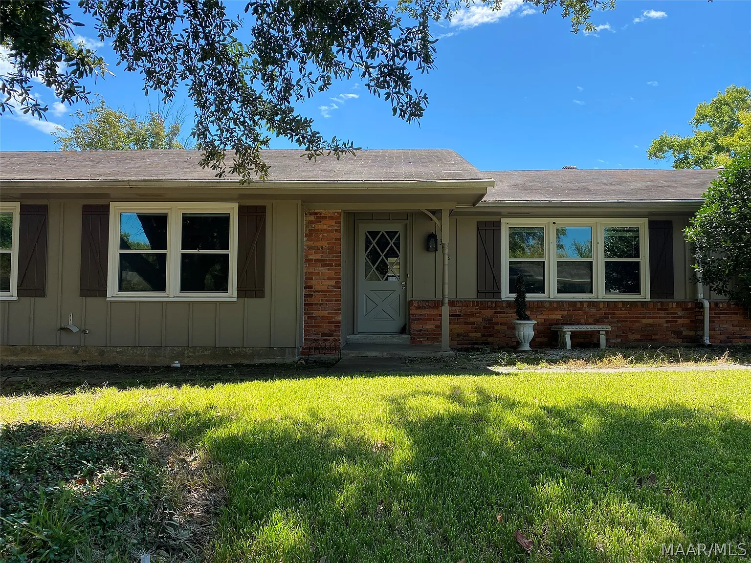 3 bed, 2.0 bath, 1828 sqft, $1,495 — Photo 2