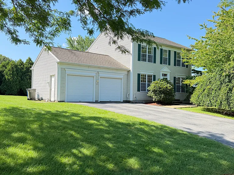 125 Goldenrod Dr #A — Photo 1