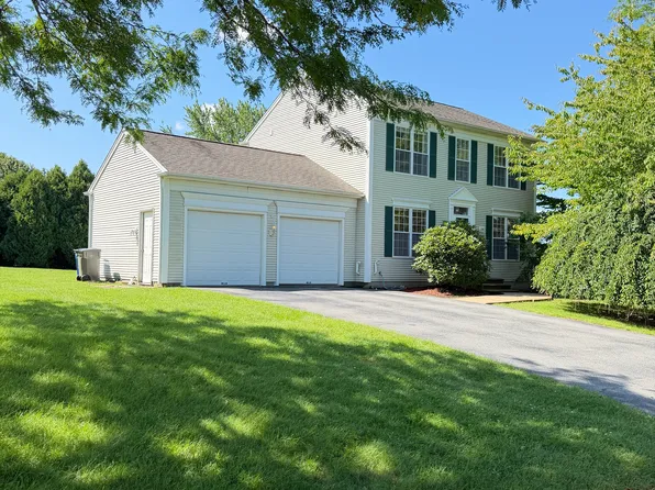 125 Goldenrod Dr #A, Middletown, RI 02842