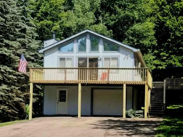 1695 Windemere Ct, Lake Ariel, PA 18436
