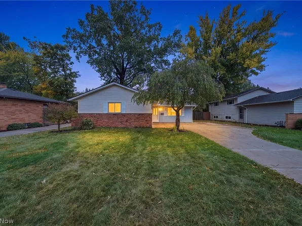 24263 Lebern Dr, North Olmsted, OH 44070