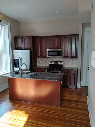 205 E Walnut St #D Photo 1
