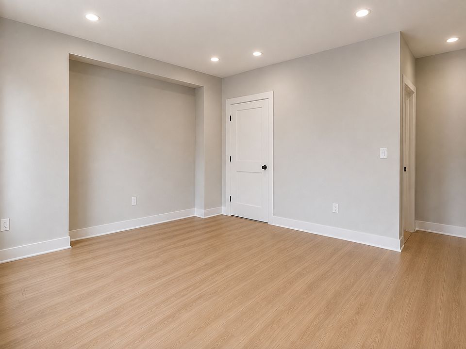 2nd image of 11 Higgins Ave Unit 2R