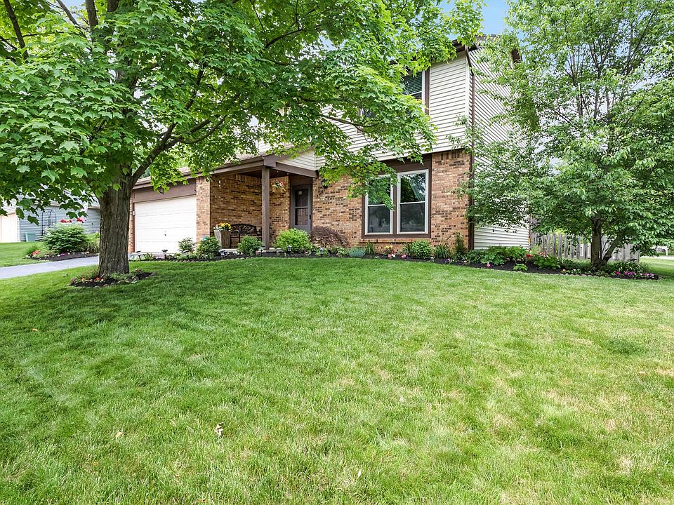 1st image of 242 Carlin Ct W