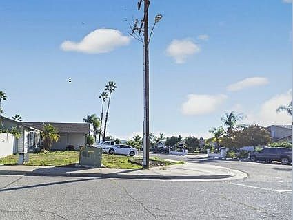 4th image of 498 Serrana Rd