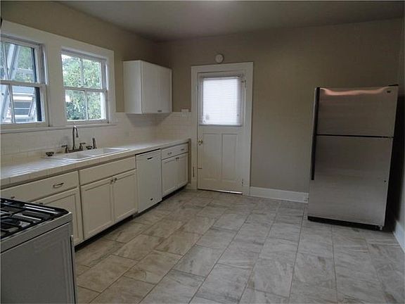 4th image of 431 Nursery Ave