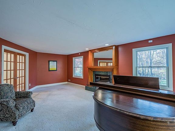 4th image of 1481 W Prospect St