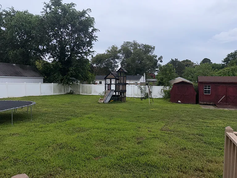 2825 Holiday Point Dr — Photo 33