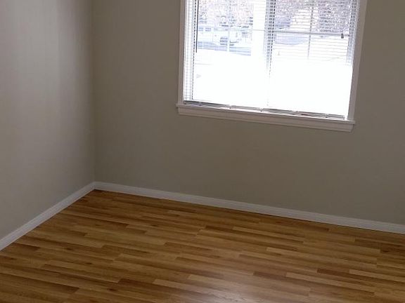 4th image of 2234 1/2 N Niagara St