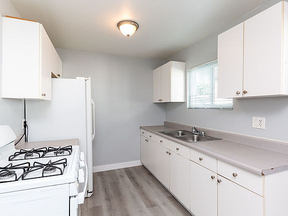 3rd image of 4001 33rd St APT 2