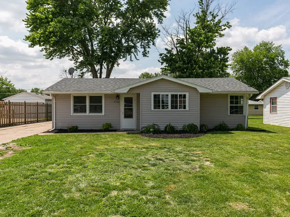 2306 9th St, Silvis, IL 61282