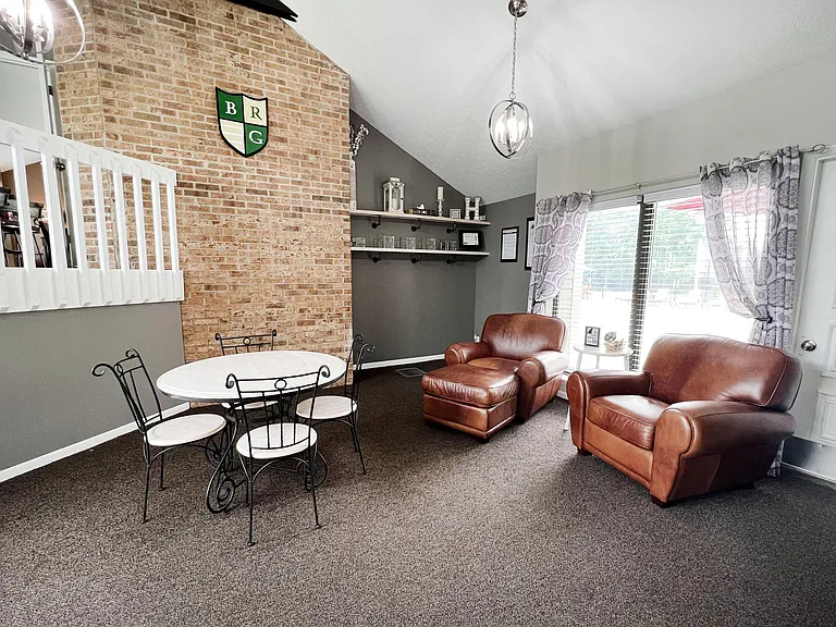Hunter's Creek Apartments — Photo 12