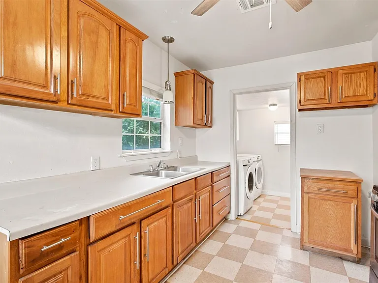 5005 Lyons Ave — Photo 16
