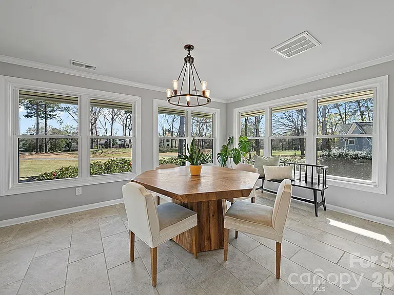 22 Honeysuckle Ln — Photo 4