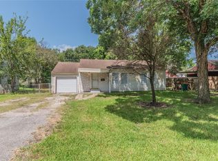 305 Avenue B, La Marque, TX 77568