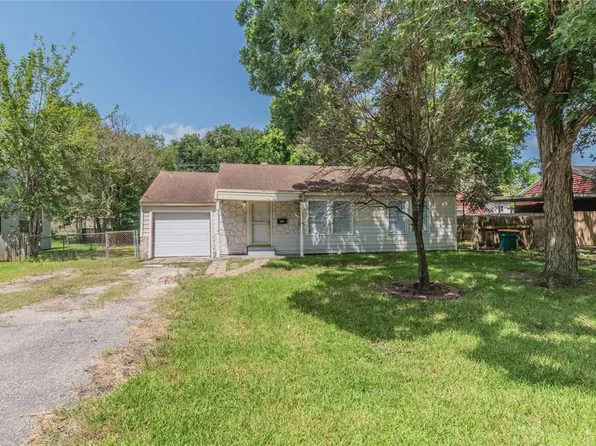 305 Avenue B, La Marque, TX 77568