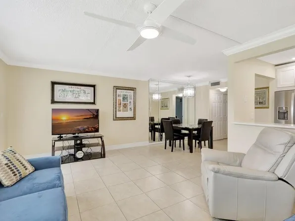 302 Sheffield M #M, West Palm Beach, FL 33417