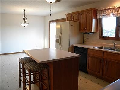 4th image of 9041 New Harmony Cir