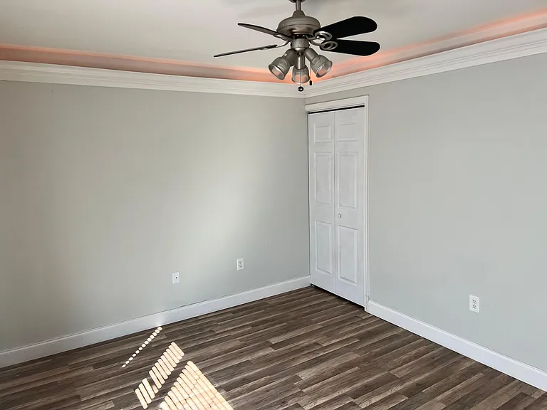 2 Roth Ave — Photo 10