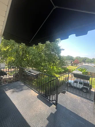 1134 Eastdale Ave — Photo 3