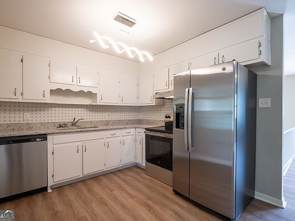 2nd image of 2660 Beacon Dr