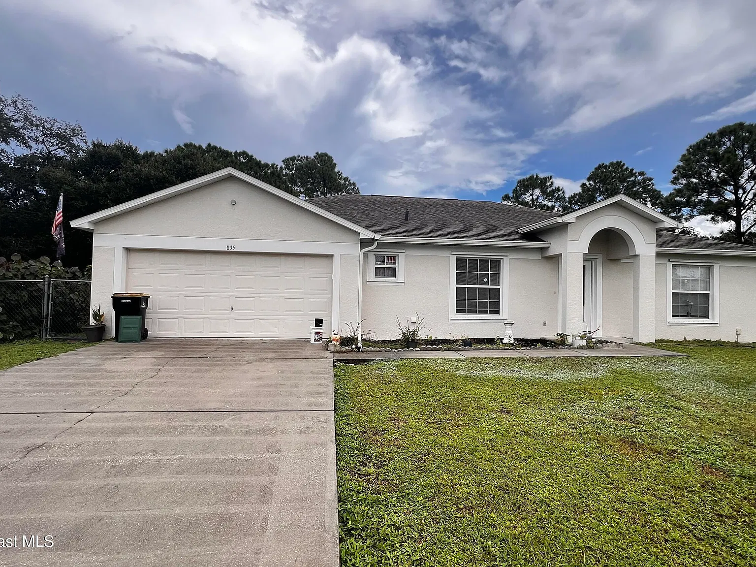 3 bed, 2.0 bath, 2020 sqft, $1,895 — Photo 2