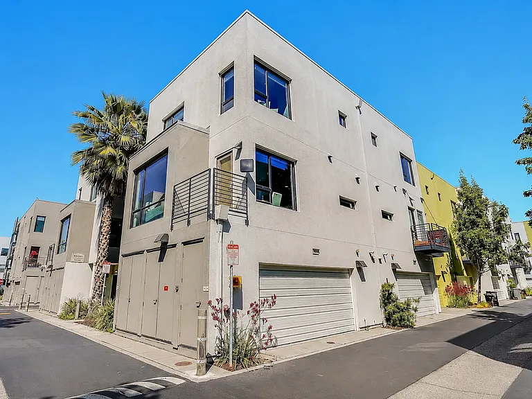 807 Zephyr Dr — Photo 16