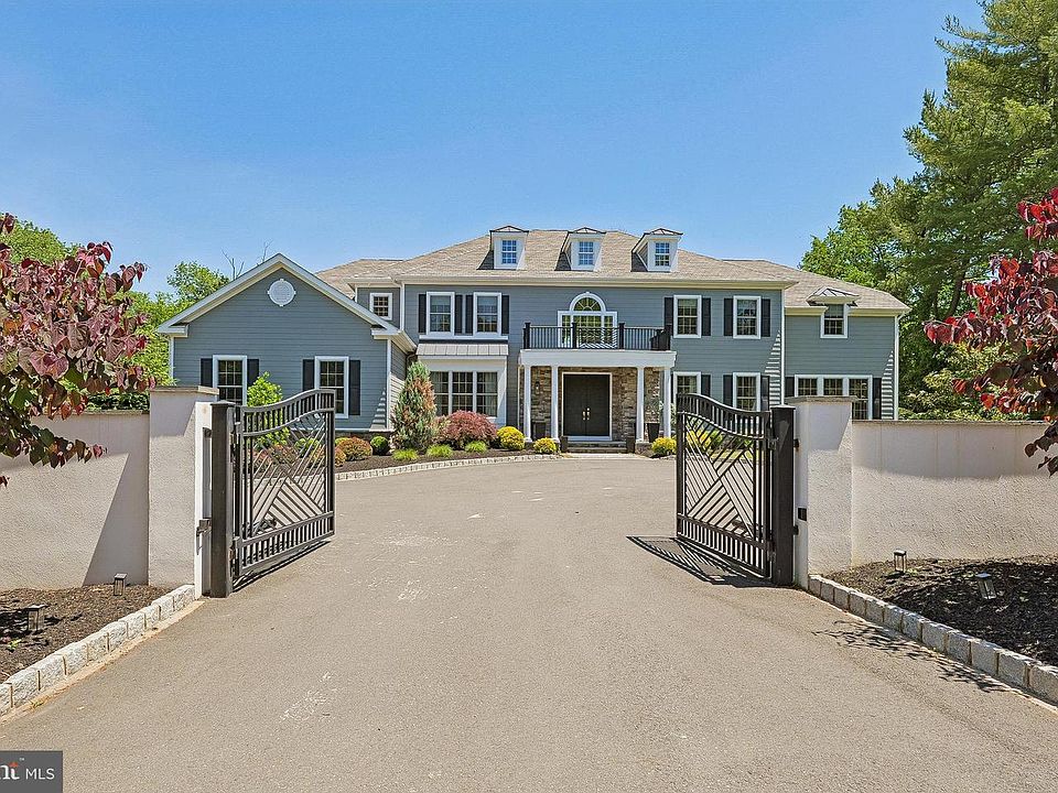 1st image of 215 Elm Rd