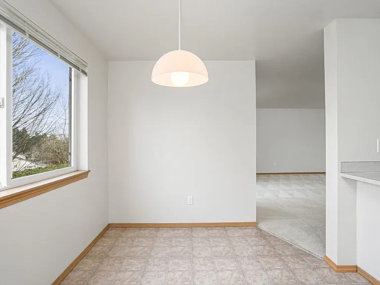 102-Mountain View Apts — Photo 11