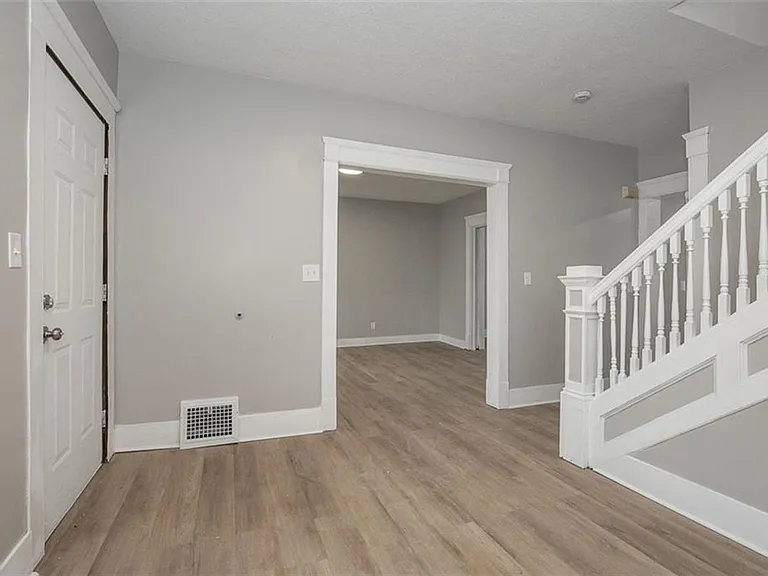 5614 Drake Ave — Photo 18