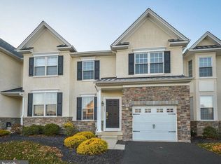909 Ashford Ln, Blue Bell, PA 19422