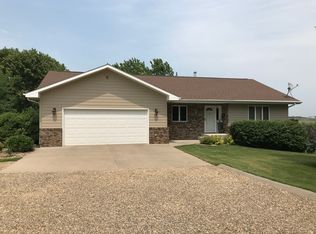 3340 N Gale Rd, Mitchell, SD 57301