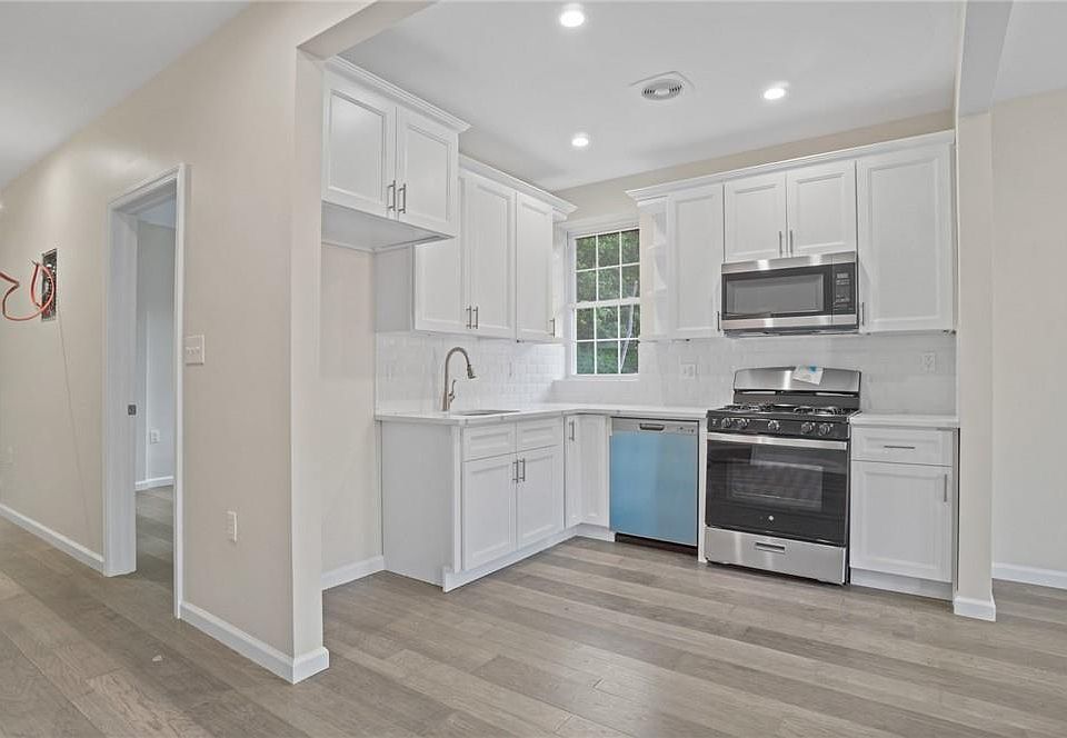 1st image of 3723 Pratt Avenue